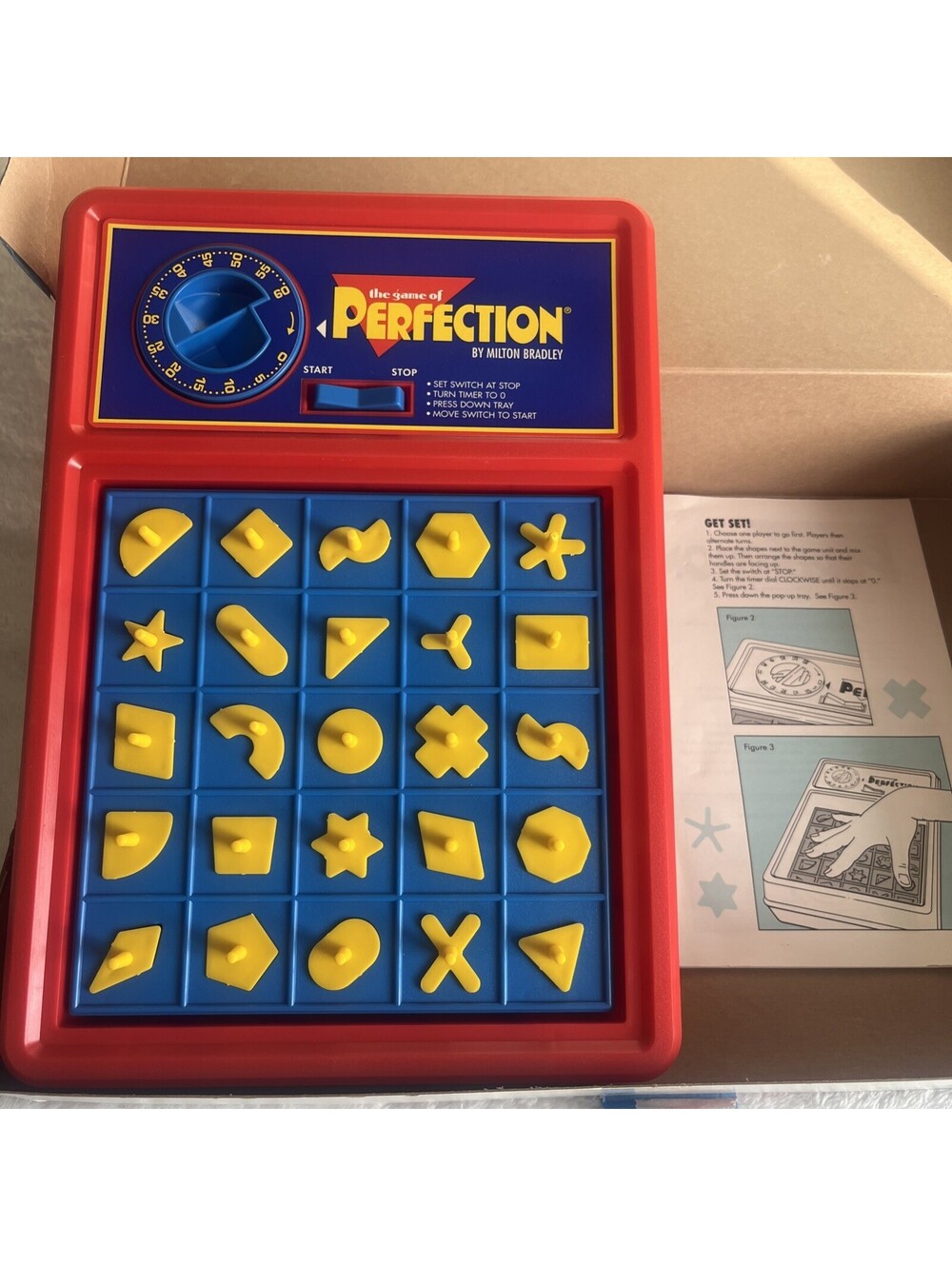 VINTAGE Perfection Game Milton Bradley 4060 Pop Up Shapes Board Game Complete